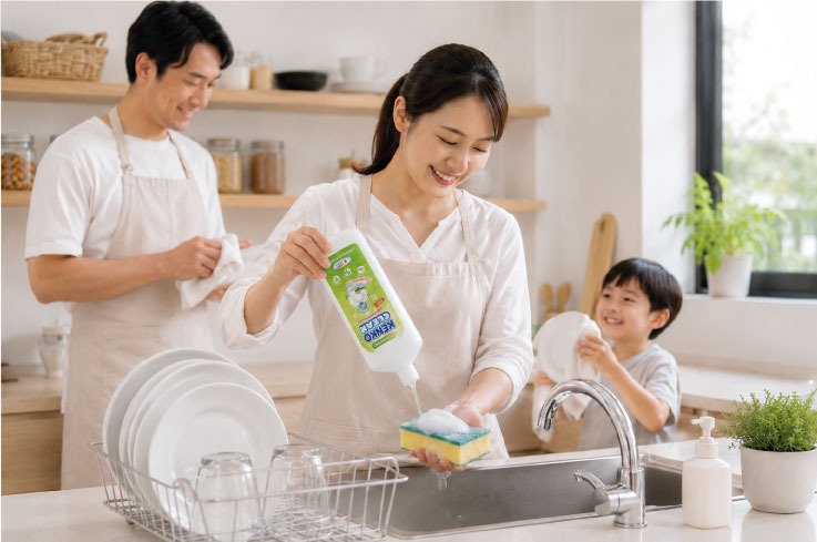 Onuoc-rua-chen-Kenkoclean-co-kha-nang-diet-khuan-tren-chen-dia.jpg