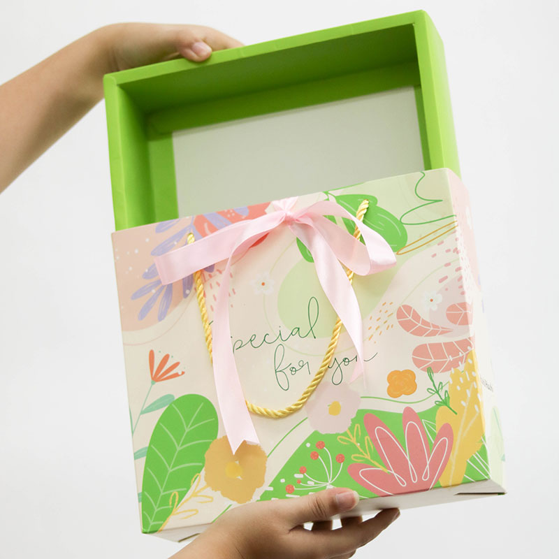Hộp giấy giftset Hachi Hachi 2509 - Mẫu 1 (18.5x21x7.5cm) thương hiệu 