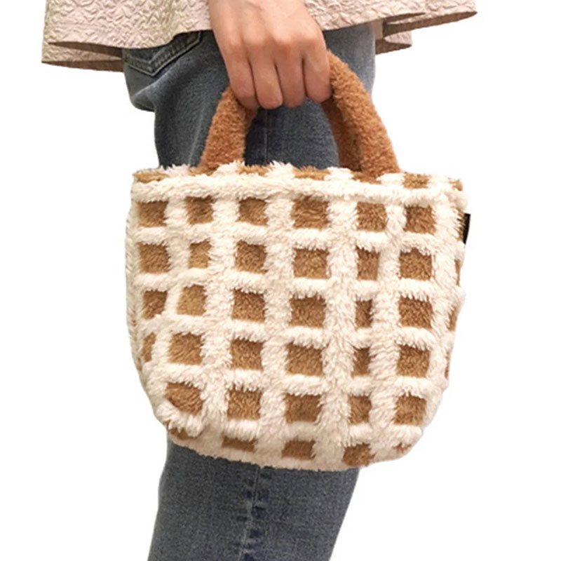 Túi Tote lông mềm mại có quai xách 20x28cm  thương hiệu WATTS