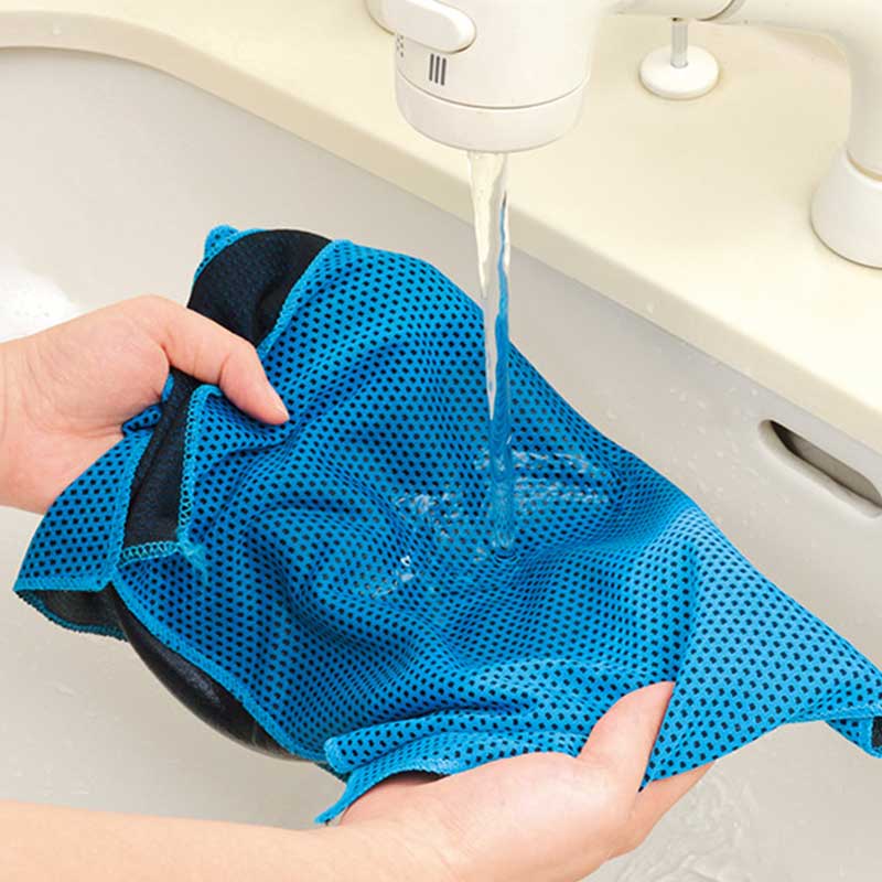 Khăn lau thể thao mát lạnh kèm bình đựng 90x30cm thương hiệu 