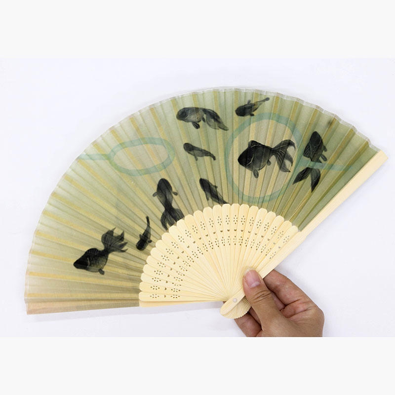 Quạt xếp cầm tay 21cm họa tiết cá vàng thương hiệu TAKEDA