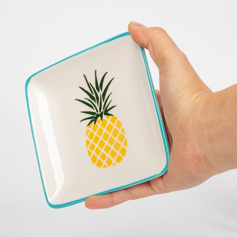 Đĩa gốm Living 10.8x10.8cm hình quả thơm thương hiệu LIVING