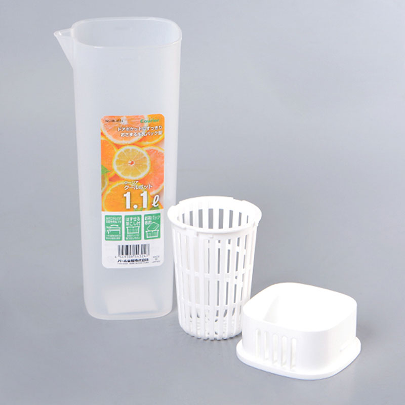 Bình nhựa đựng nước Nhật Bản 1.1L, kèm lưới lọc trà, hoa quả làm nước detox thương hiệu PEARL METAL