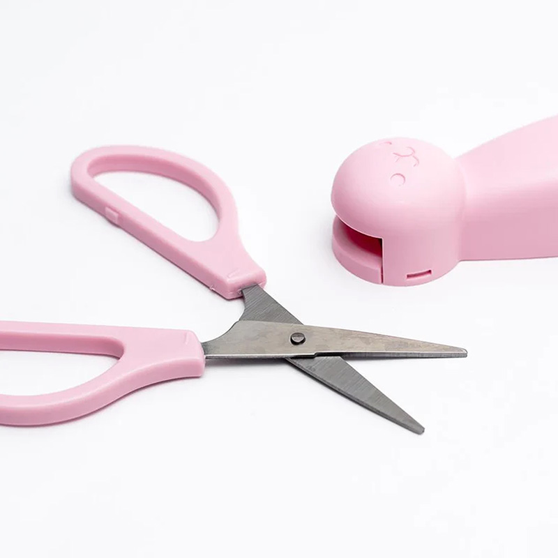 Kéo nhỏ kèm khay đựng gắn nam châm 12.5cm (Nhiều mẫu)-Giao mẫu ngẫu nhiên thương hiệu IP SYSTEM