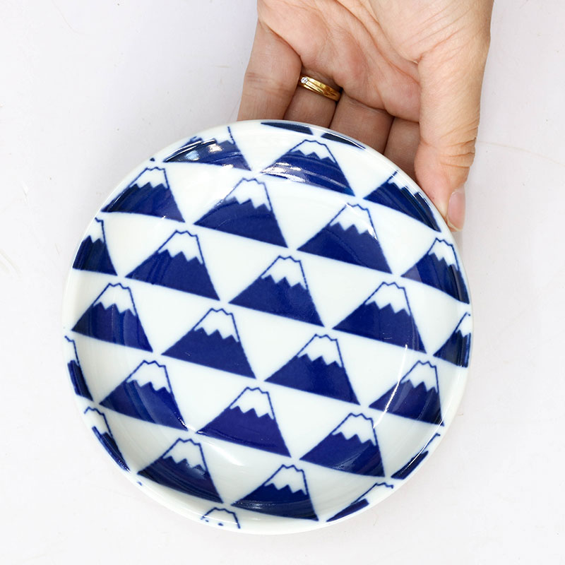 Đĩa sứ Nhật Bản 12.5cm, đĩa gốm sứ nông lòng, cạn lòng (Núi Phú Sĩ), dùng được lò vi sóng thương hiệu 