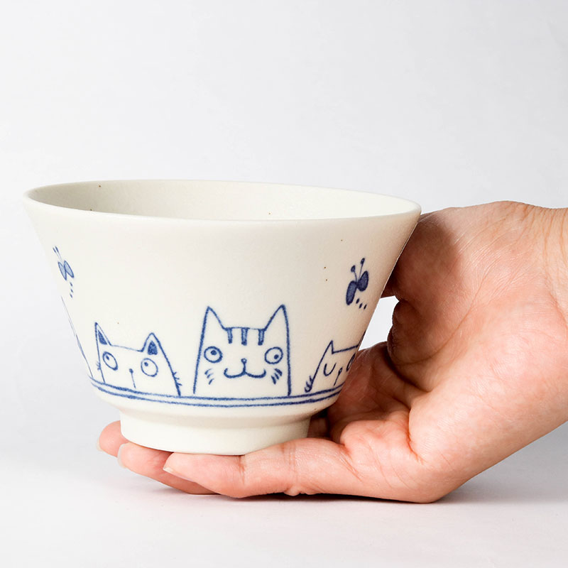 Chén bát sứ Nhật Bản, chén bát ăn cơm 11.4cm (Thế giới mèo), dùng được lò vi sóng thương hiệu KANEWAKA