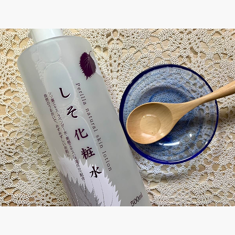 Nước hoa hồng Nhật Bản chiết xuất từ lá tía tô 500ml (Dưỡng trắng hồng) thương hiệu CHINOSHIOYA