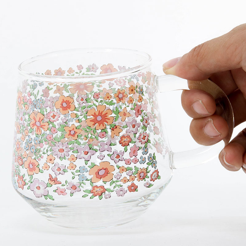 Ly thủy tinh chịu nhiệt có quai 400ml Hoa nhỏ, dùng được lò vi sóng. thương hiệu SHINANO