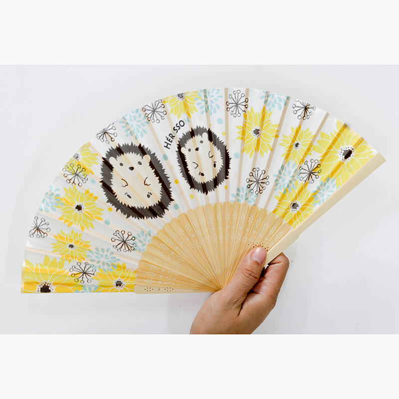 Quạt xếp 21cm hình Nhím thương hiệu 