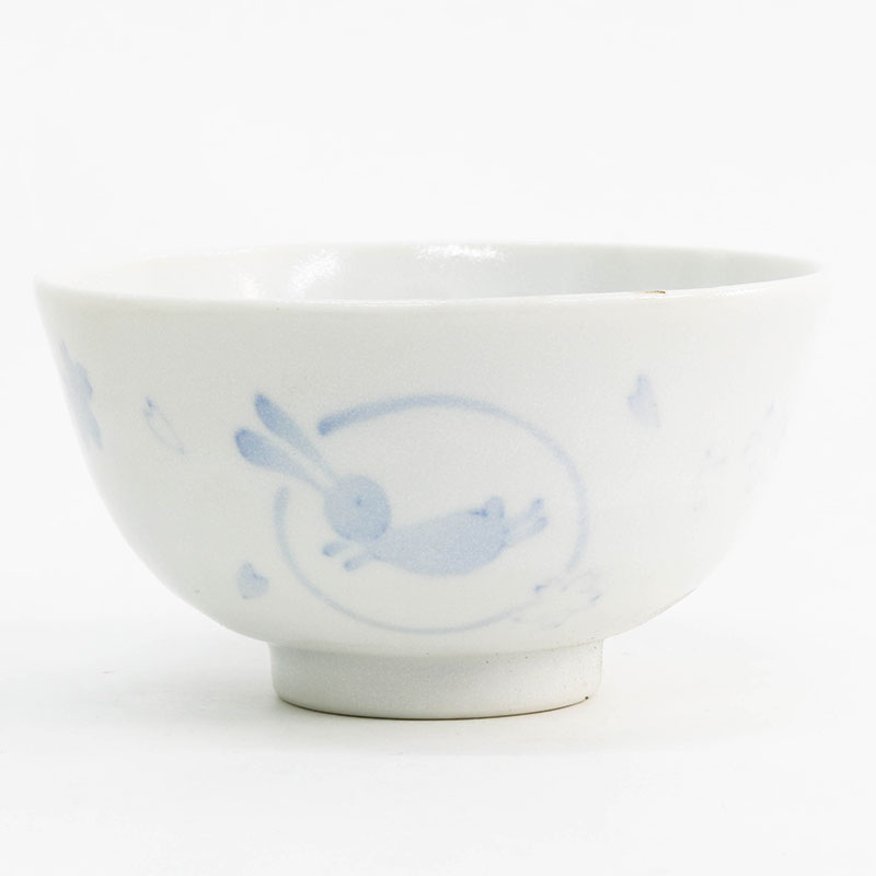 Chén bát sứ Nhật Bản, chén bát ăn cơm 11cm (Thỏ Sakura xanh), dùng được lò vi sóng thương hiệu 