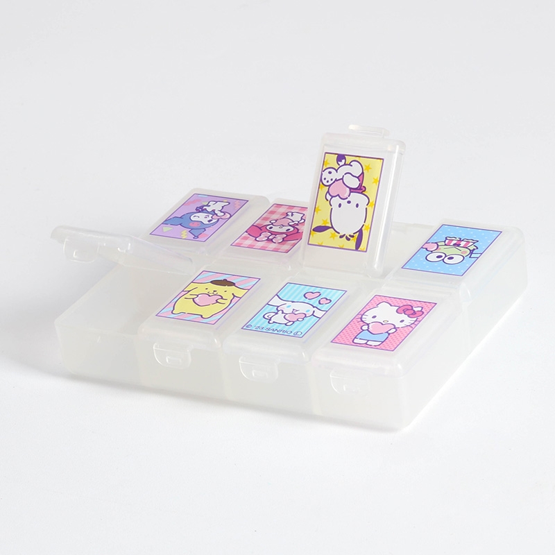 Hôp đựng chia ngăn 8 ngăn 9.8x7.7cm hình Hello Kitty (đựng thuốc, phụ kiện nhỏ) thương hiệu FRIEND