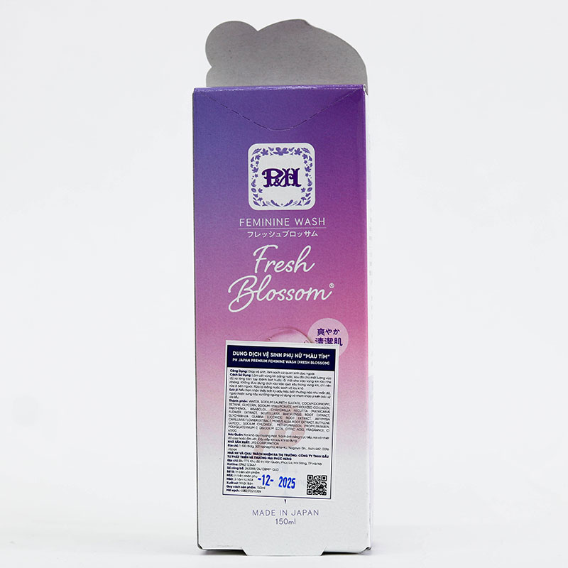 Dung dịch vệ sinh phụ nữ Nhật Bản hương hoa pH Japan Premium Feminine Wash Fresh Blossom 150ml thương hiệu 
