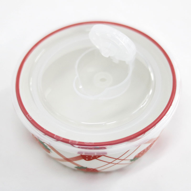 Hộp sứ đựng thức ăn 11cm (Hình dâu tây) thương hiệu SHINANO