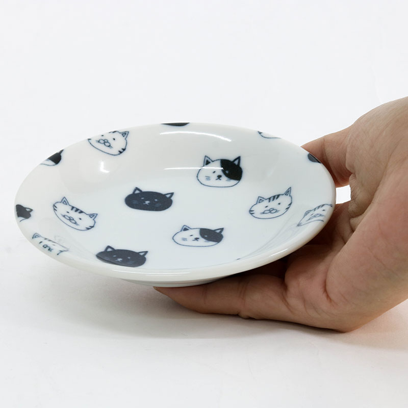 Đĩa sứ Nhật Bản 12cm, đĩa gốm sứ nông lòng, cạn lòng (hình mèo), dùng được lò vi sóng thương hiệu 