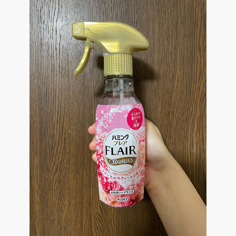 Xịt thơm làm phẳng quần áo kháng khuẩn Nhật Bản Kao Flair hương hoa ngọt dịu 270ml thương hiệu KAO