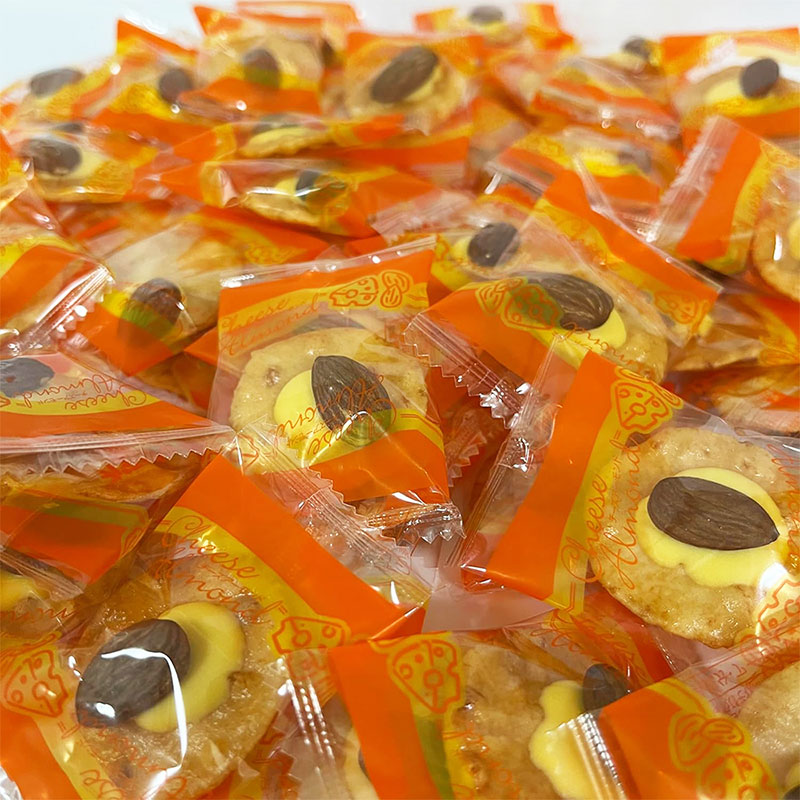 Bánh gạo phô mai hạnh nhân Sanko, kết hợp 2 loại phô mai đậm vị 65.2g (15 cái) thương hiệu SANKO