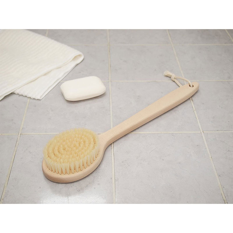 Bàn chải khô body, tẩy da chết, tắm massage toàn thân Towa 35cm (Lông tự nhiên - Cán gỗ) thương hiệu TOWA