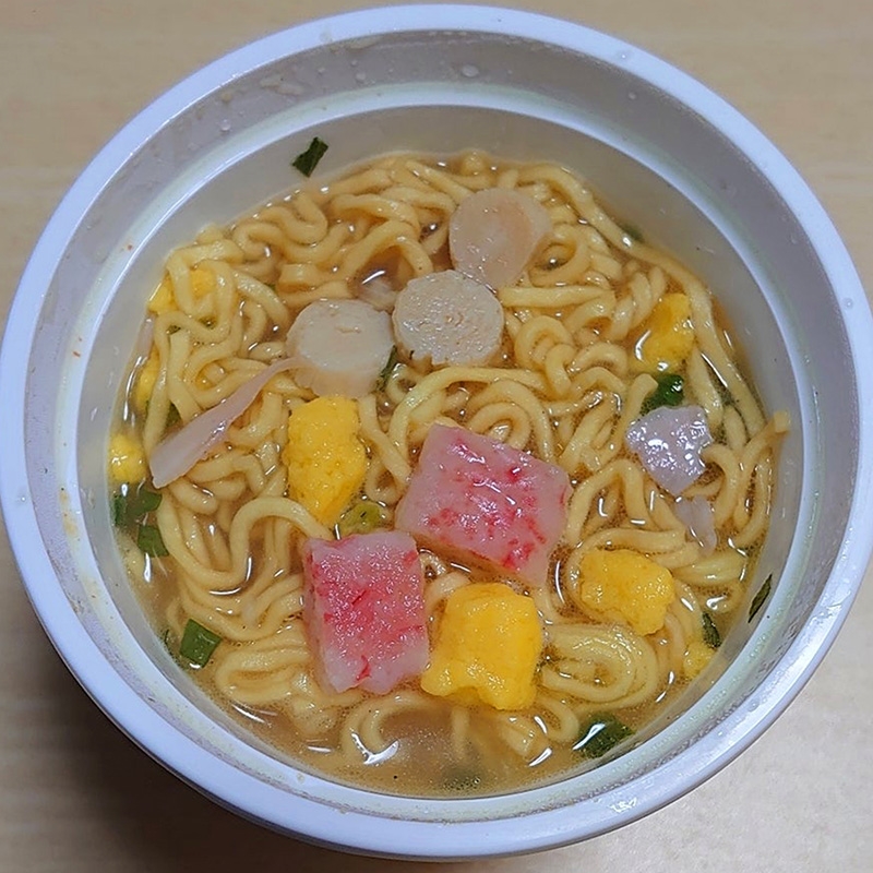 Mì ly hải sản Qtta Toyo Suisan Maruchan 75g, chứa hải sản và trứng thật thương hiệu TOYO SUISAN