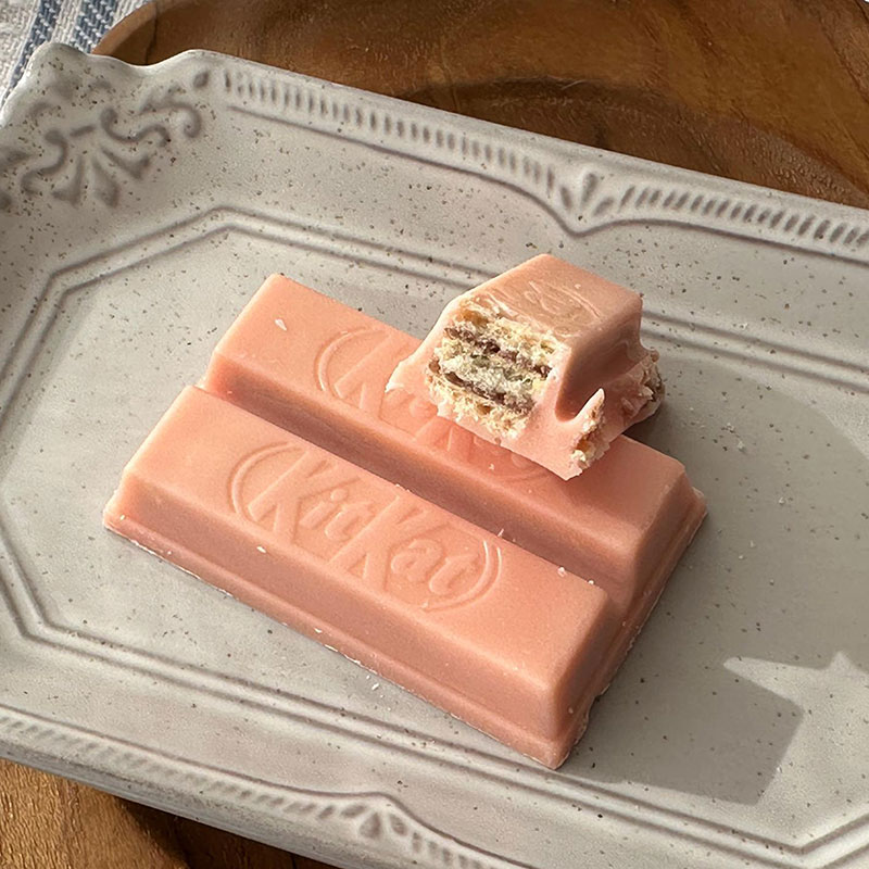 Bánh Kitkat dâu tây Nhật Bản 113g (11.3gx10 cái) thương hiệu KITKAT