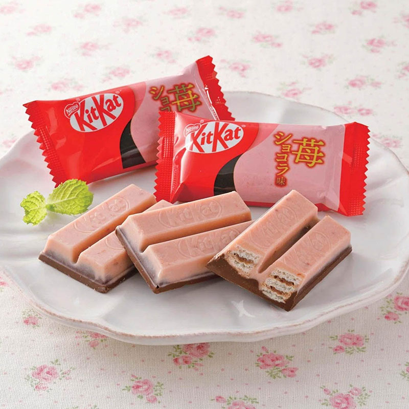 Bánh Kitkat dâu tây Nhật Bản 9 cái (Có lớp Socola) thương hiệu KITKAT