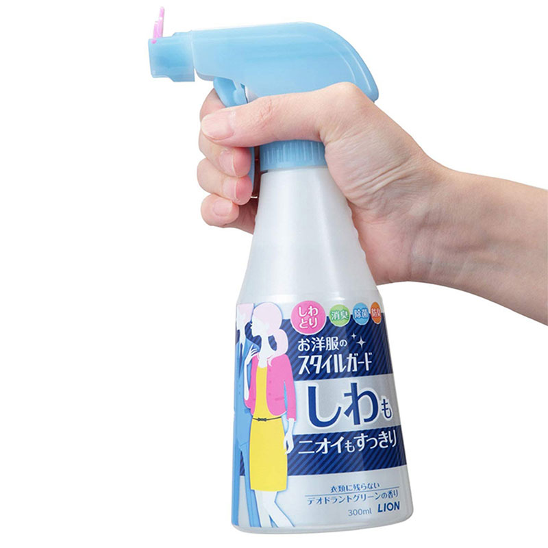 Xịt làm phẳng quần áo khử mùi hôi Lion 300ml  thương hiệu LION