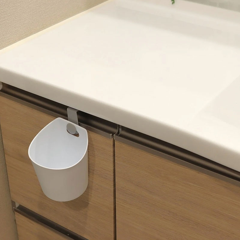 Thùng rác có móc treo 600ml (Nhiều mẫu)-Giao mẫu ngẫu nhiên thương hiệu IZUMI