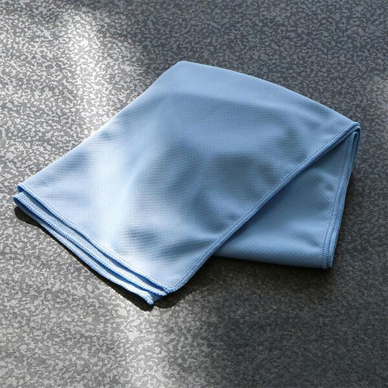 Khăn lau thể thao mát lạnh chống tia UV kèm bình đựng 30x100cm (xanh dương) thương hiệu FUJI BOEKI