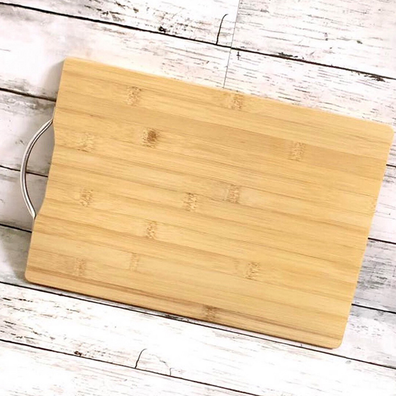Thớt gỗ tre chữ nhật có móc treo 35x24cm thương hiệu FUJI BOEKI