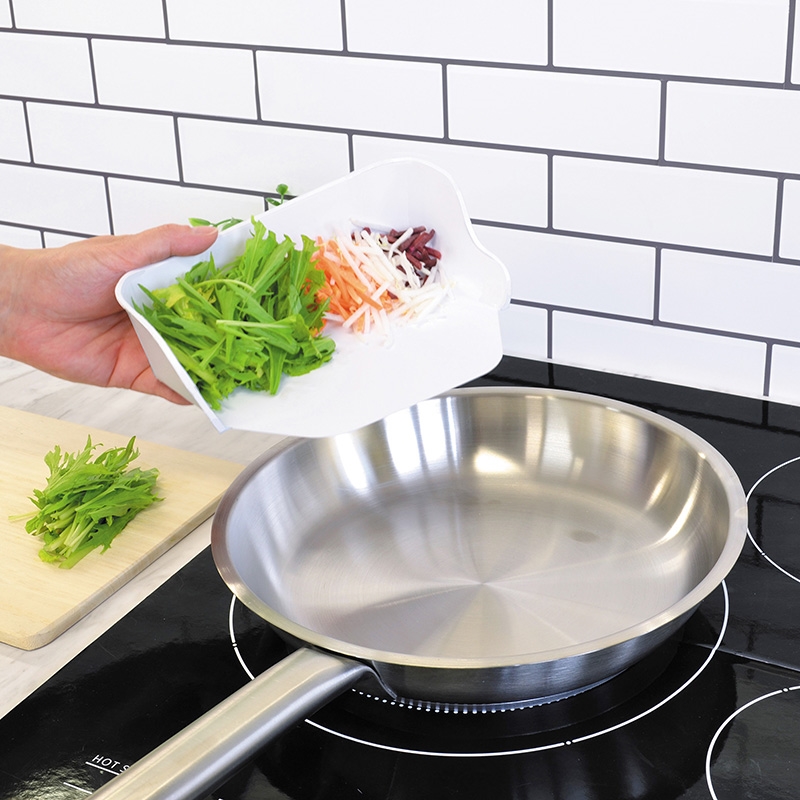 Khay đựng rau củ khi cắt thái có lỗ ráo nước thương hiệu KOKUBO