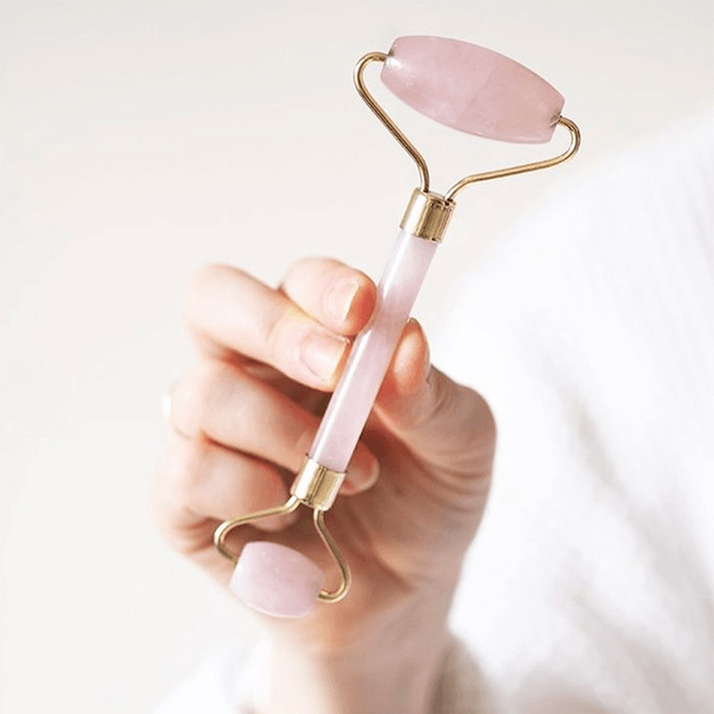 Cây lăn massage đá Thạch Anh Hồng tự nhiên nâng cơ mặt, đuôi mắt, vùng cổ Cogit Abundy Me (kèm túi đựng) thương hiệu COGIT