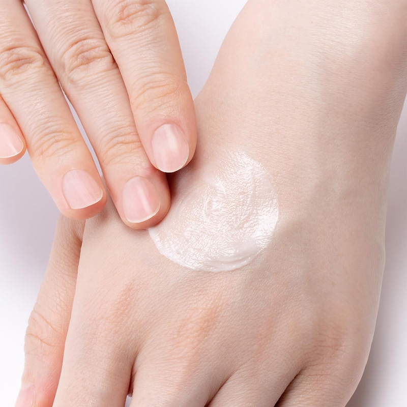 Kem dưỡng ẩm trắng sáng da tay Nhật Bản Kose Coen Rich Q10+ Brightening Tone Up 80g thương hiệu KOSE