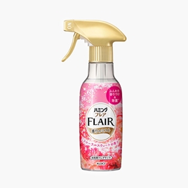 Xịt thơm làm phẳng quần áo kháng khuẩn Nhật Bản Kao Flair hương hoa ngọt dịu 270ml