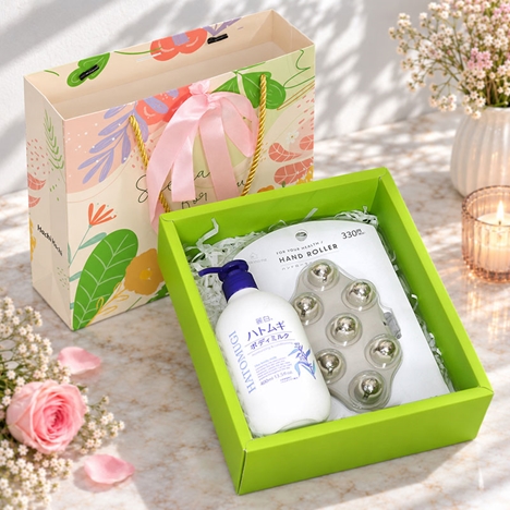 Giftset 20/10: Sữa dưỡng thể Hatomugi ban đêm 400ml và Con lăn massage toàn thân dạng cầm tay