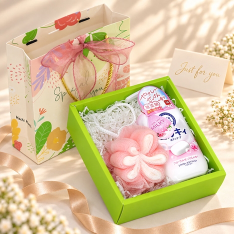 Giftset 20/10: Sữa tắm bọt mịn dịu nhẹ hương hoa Cow milky body soap 500ml và khăn tắm tạo bọt